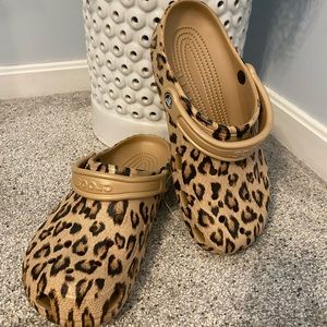 Leopard crocs